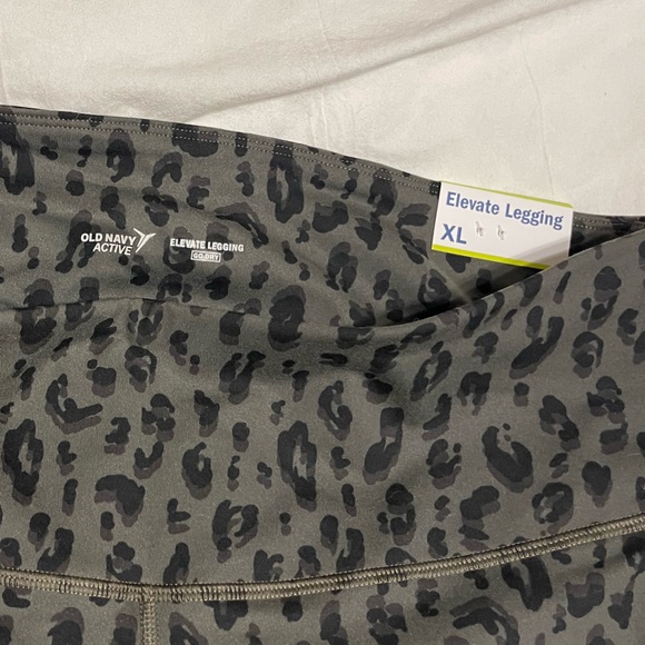 Old Navy Elevate Leggings - Picture 5 of 5